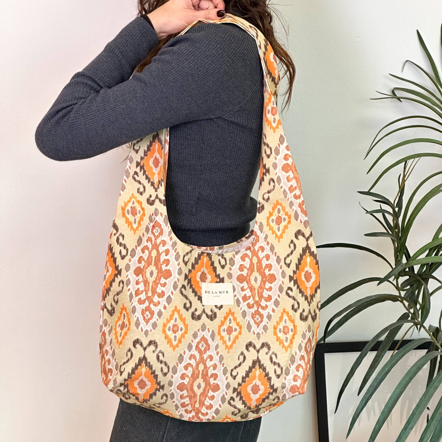 Ikat oval väska