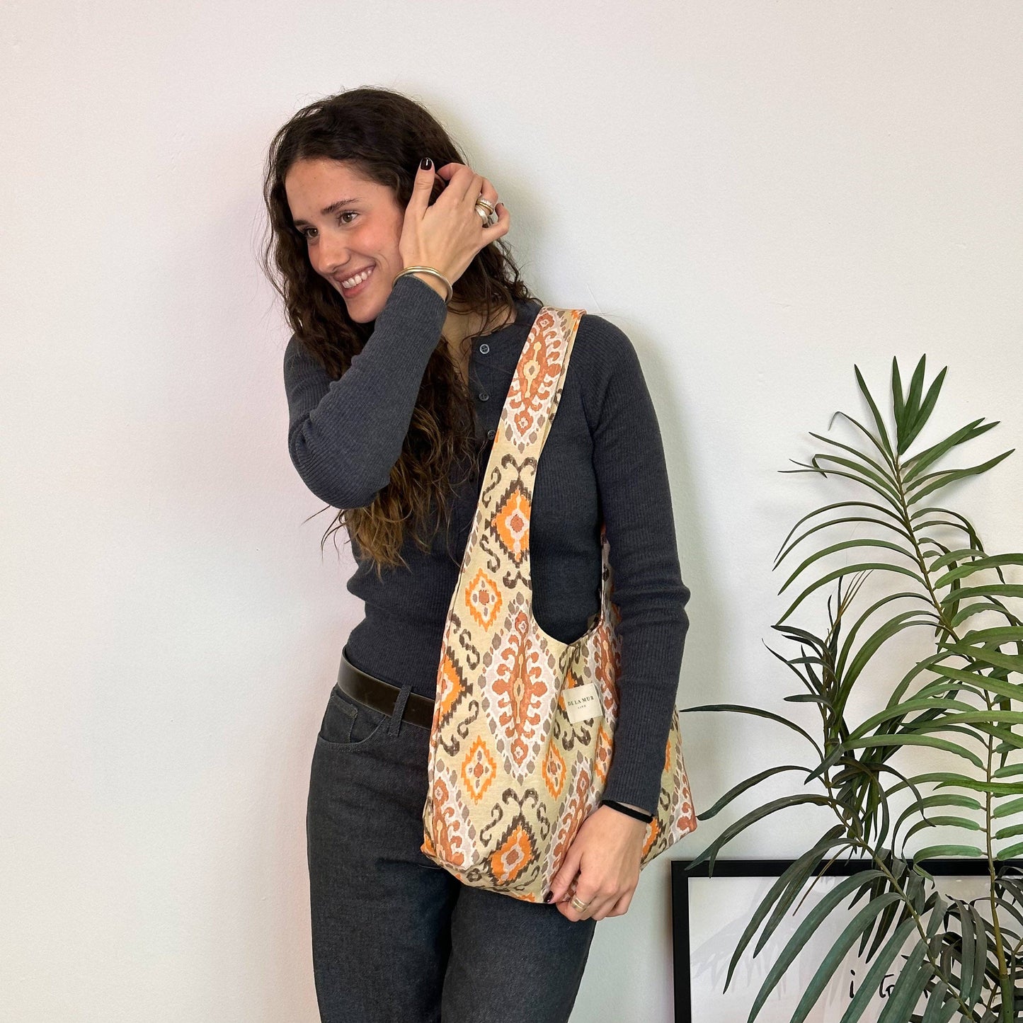 Ikat oval väska