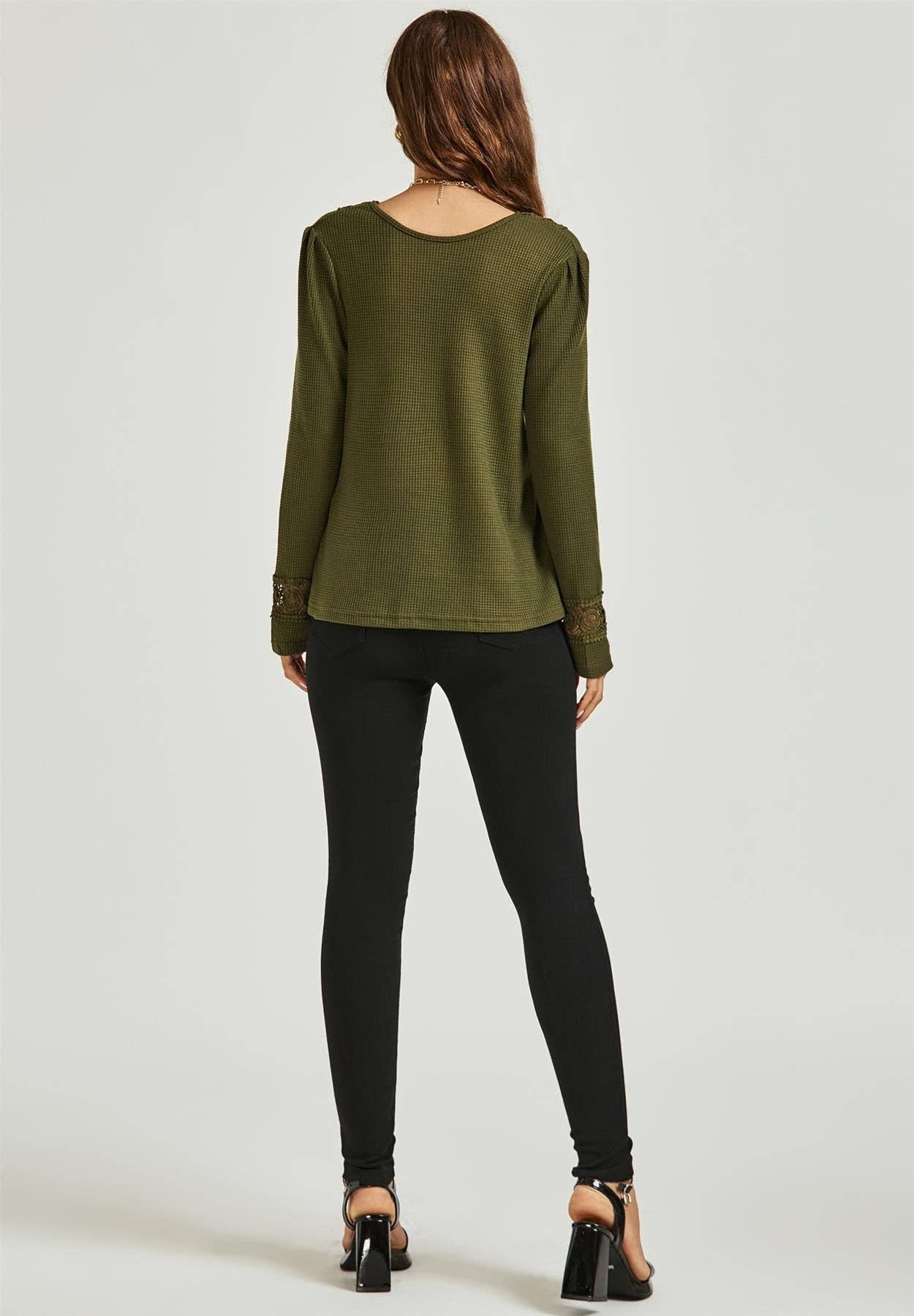 V-ringad vändbar topp i oliv