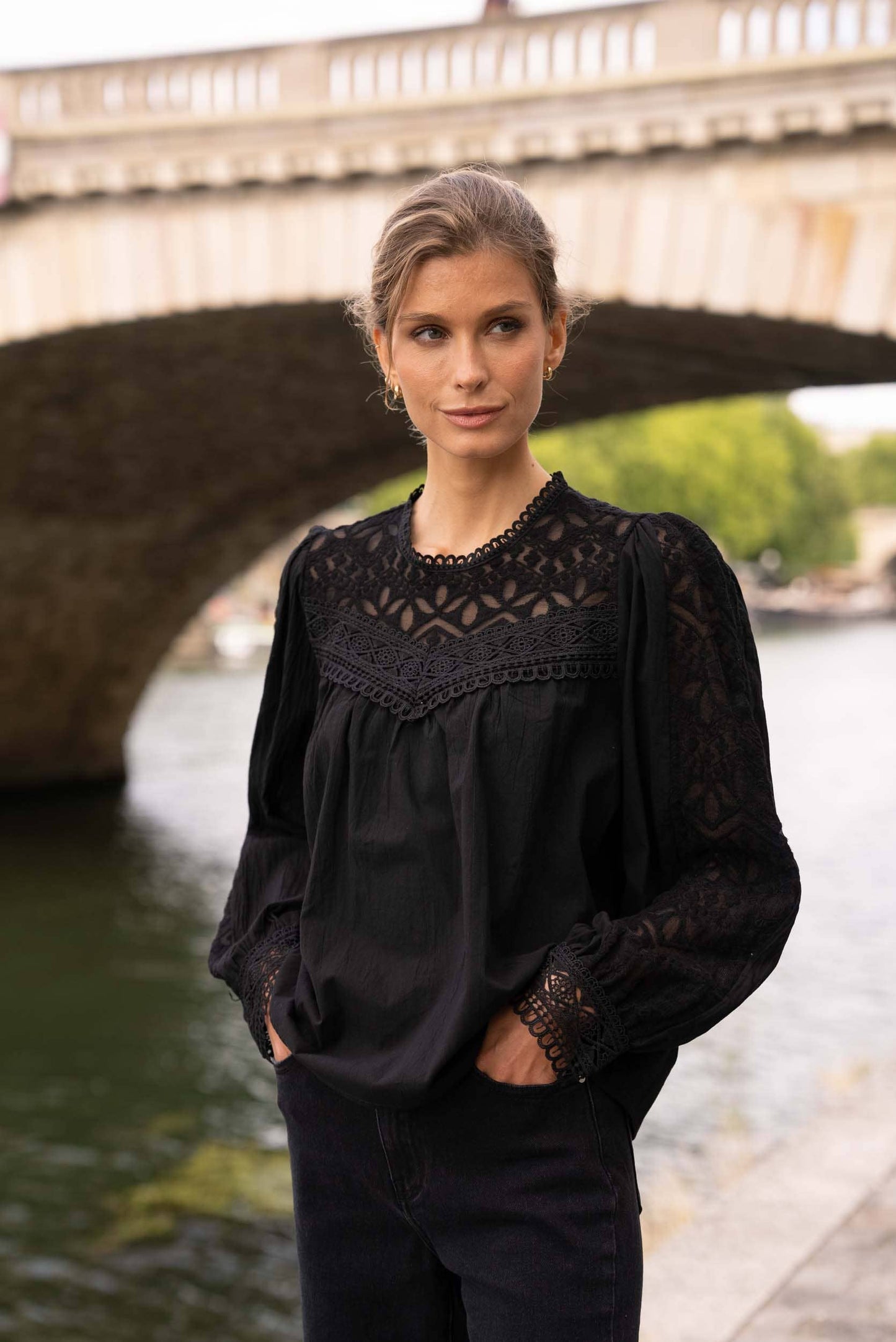 Blus Philippa i bomull & spets