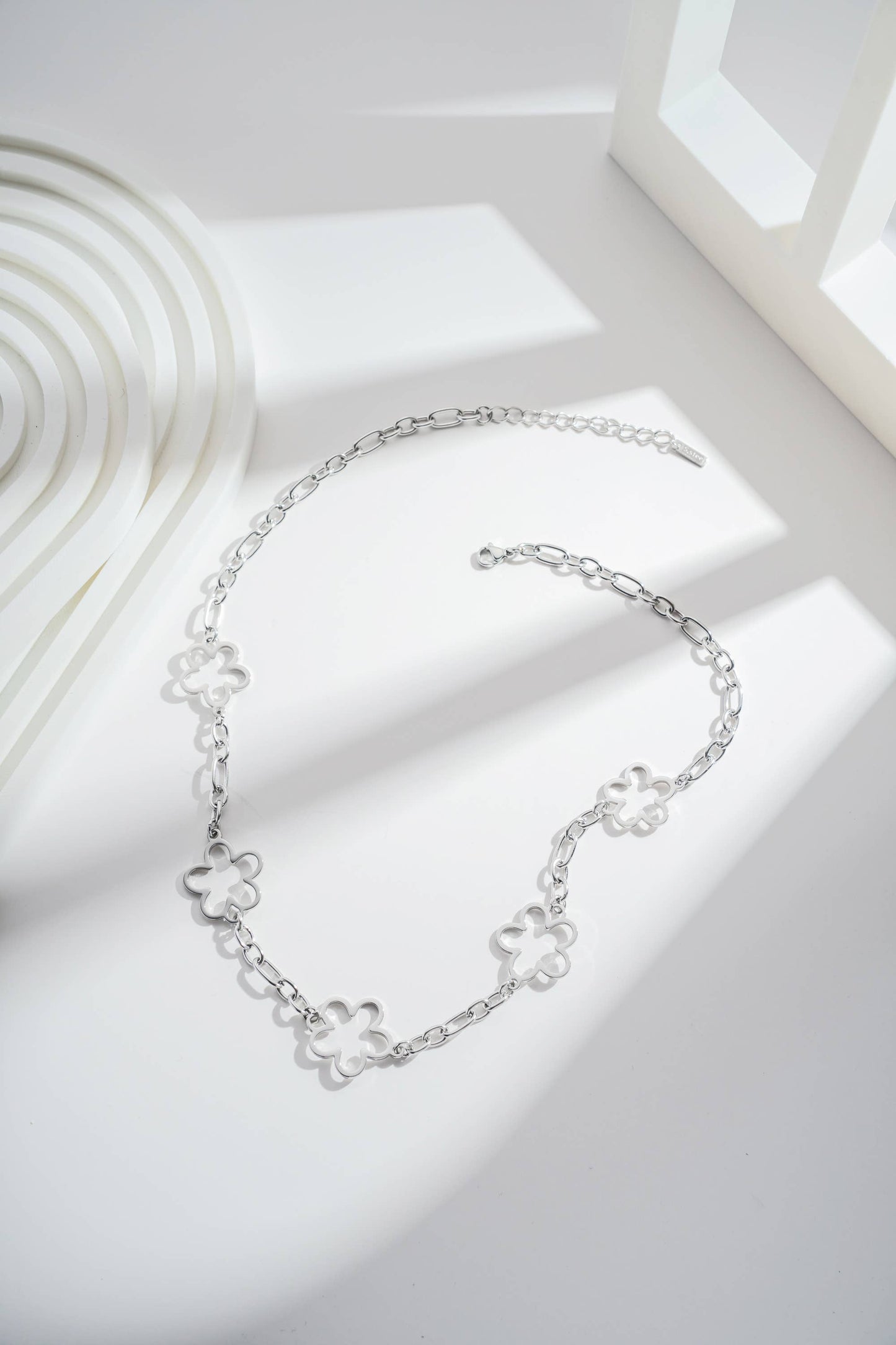 Blomlänk Halsband Guld Silver Skulpterad Elegans Modern