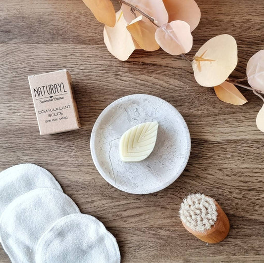 Solid makeup remover