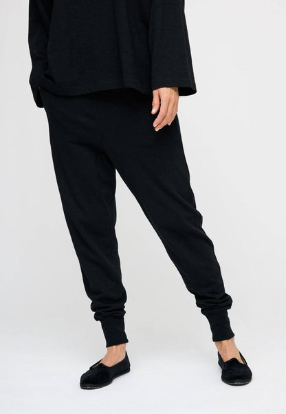 Skye sweatpants i svart med mönstrad väv och dekorativ sömnad