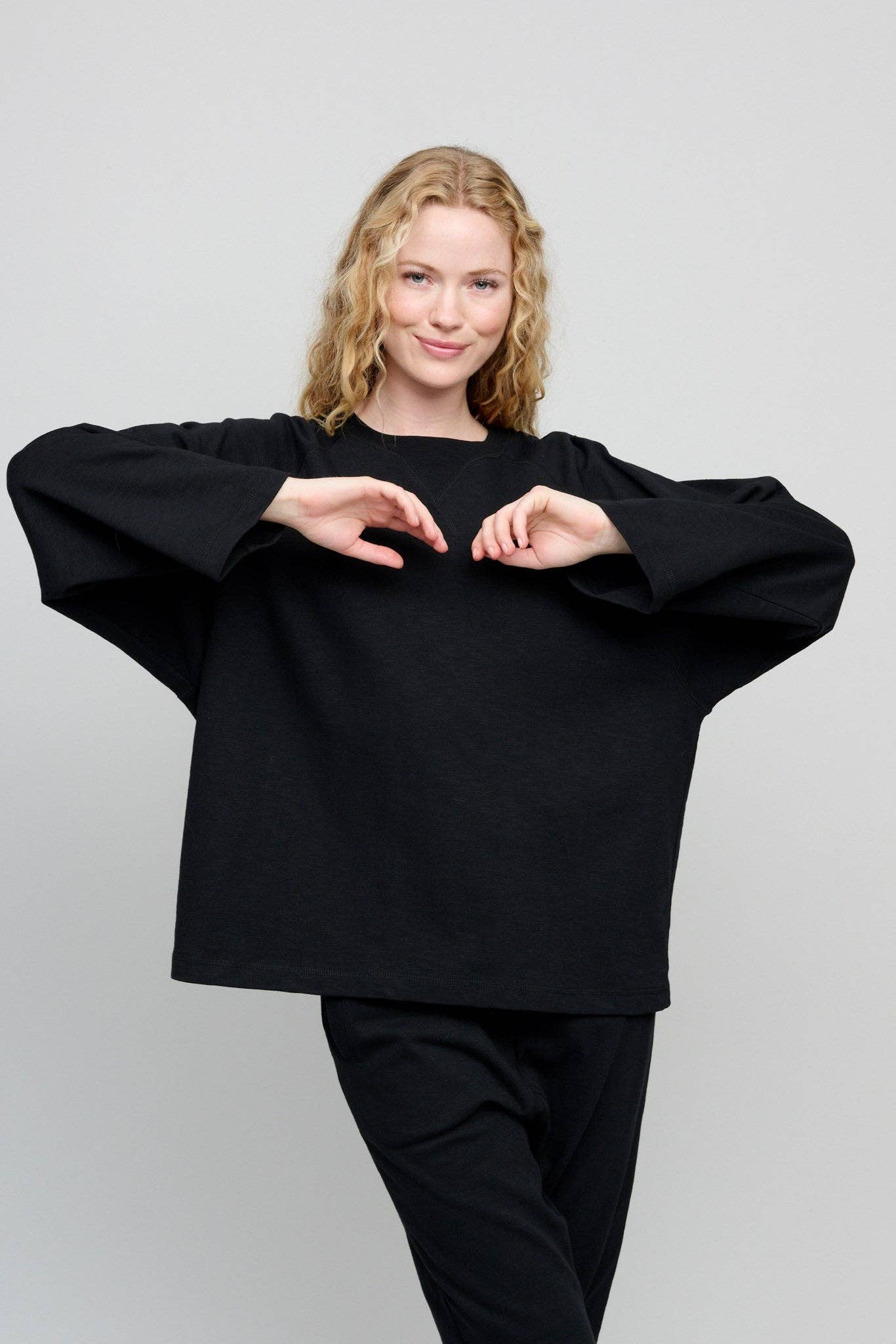Skye sweatpants i svart med mönstrad väv och dekorativ sömnad