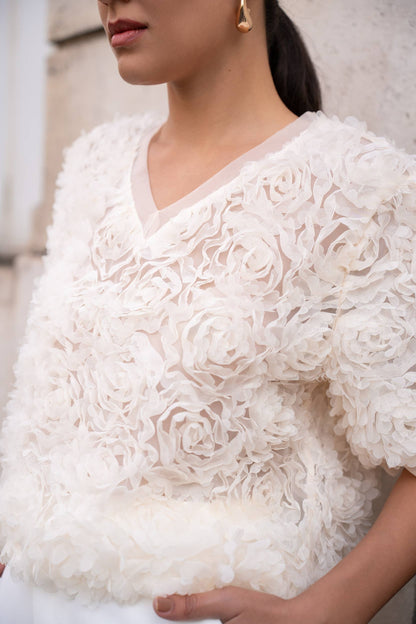 Texturerad blus med korta ärmar och V-ringning