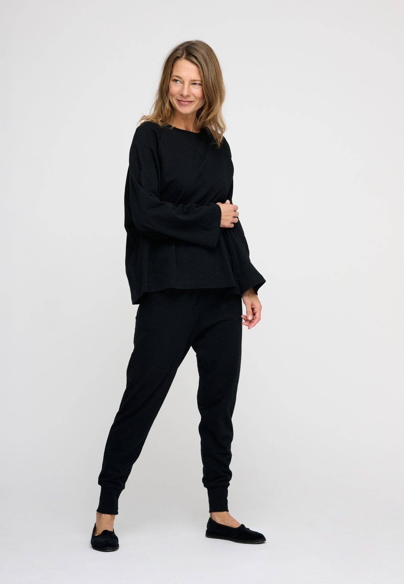 Skye sweatpants i svart med mönstrad väv och dekorativ sömnad