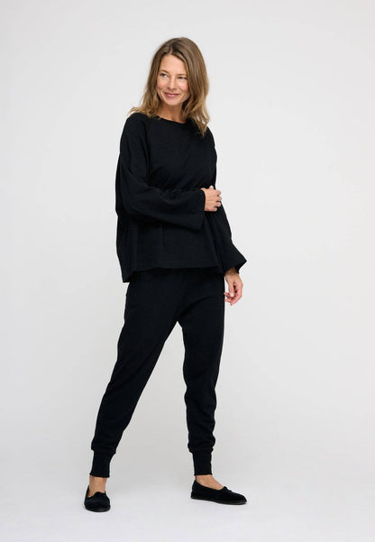 Skye sweatpants i svart med mönstrad väv och dekorativ sömnad