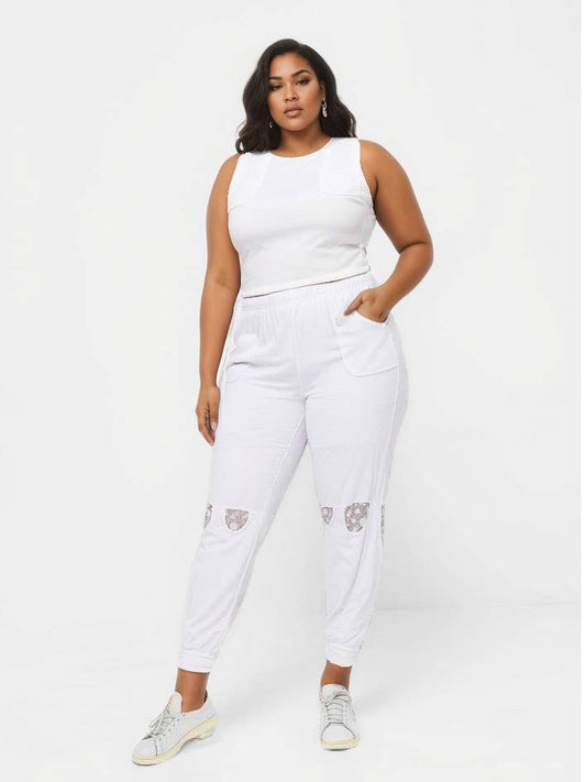 Stora joggingbyxor med vit spets (B83&B)