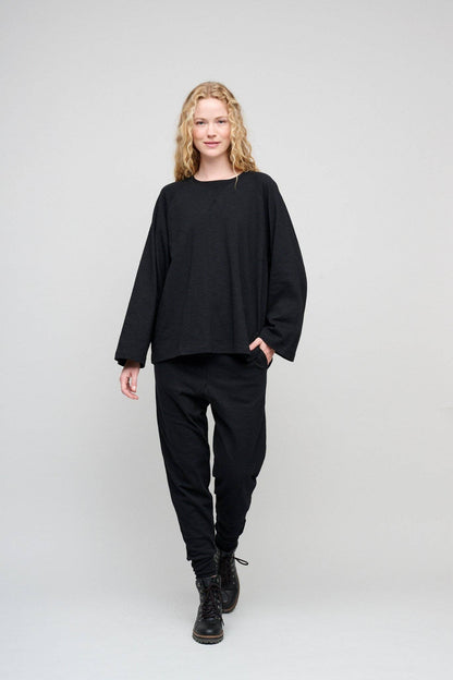 Skye sweatpants i svart med mönstrad väv och dekorativ sömnad