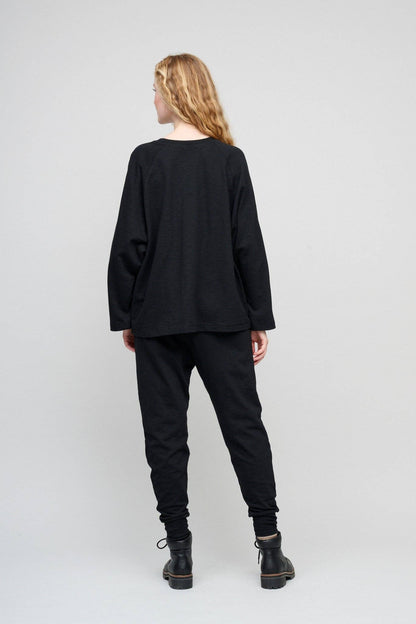 Skye sweatpants i svart med mönstrad väv och dekorativ sömnad