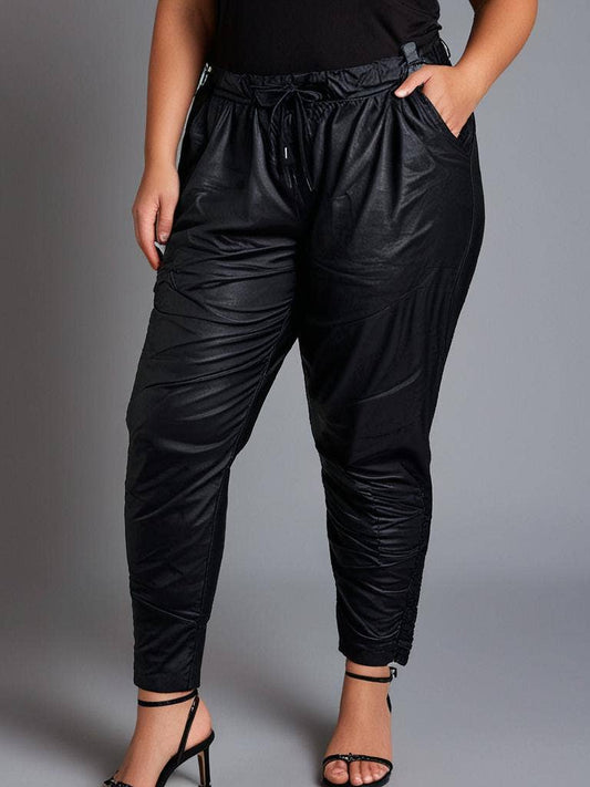 Stora plisserade byxor med beläggning (T6747SVART)