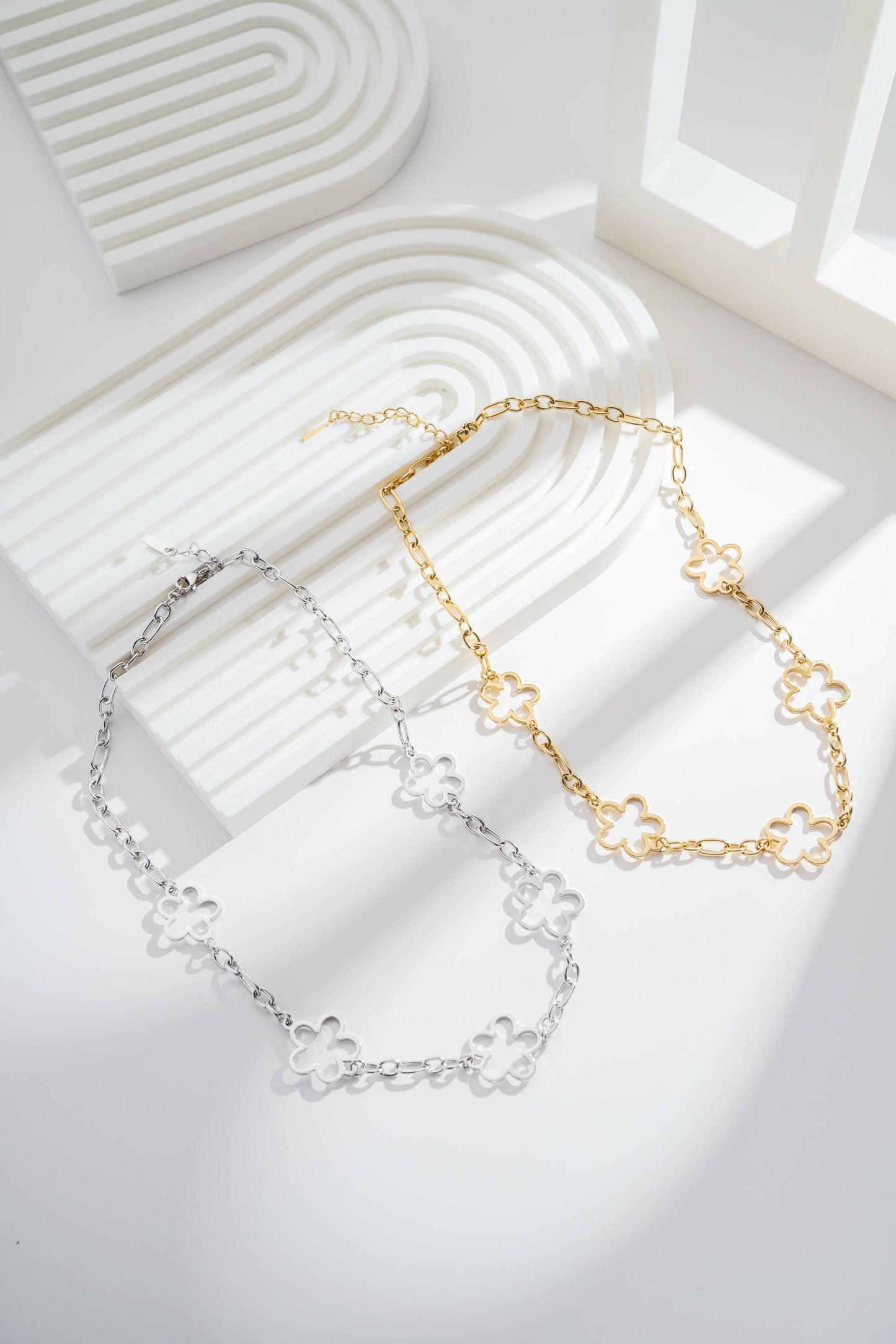 Blomlänk Halsband Guld Silver Skulpterad Elegans Modern