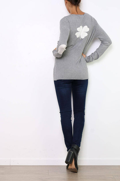 Tröja med V-ringning och klövermotiv