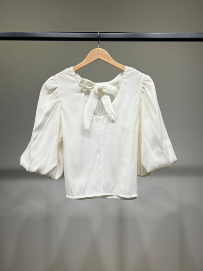 Topp med Puffärmar och Knytning i Ryggen i Viskos Polyester