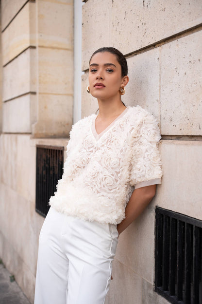 Texturerad blus med korta ärmar och V-ringning